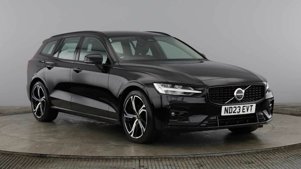 Volvo V60 Plus, B3 Mild Hybrid, Dark Black