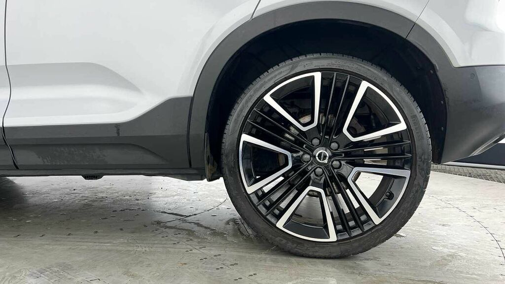 Volvo XC40 R-design Pro, B4 Mild Hybrid Lounge Pack, Sunroof Silver #4