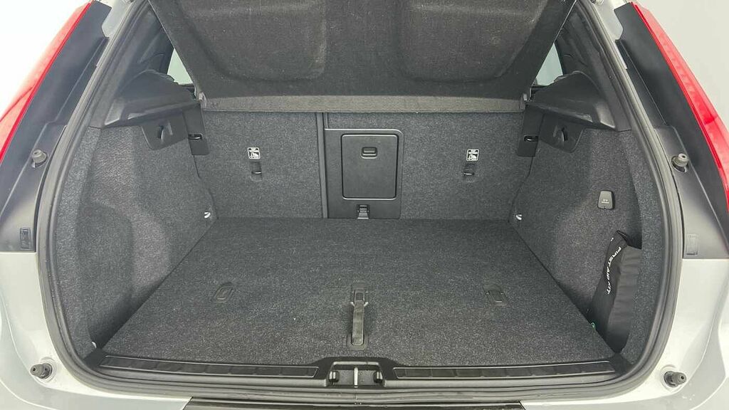 Volvo XC40 R-design Pro, B4 Mild Hybrid Lounge Pack, Sunroof Silver #5