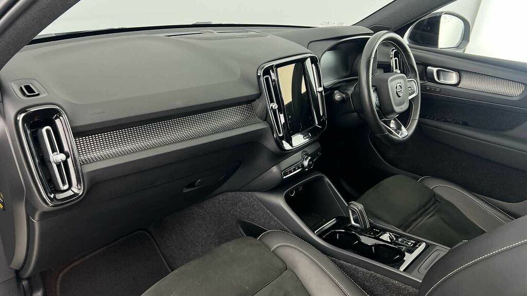 Volvo XC40 R-design Pro, B4 Mild Hybrid Lounge Pack, Sunroof Silver #6