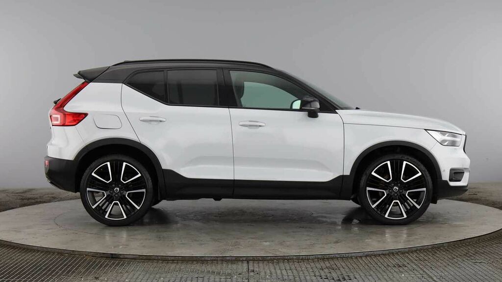Volvo XC40 R-design Pro, B4 Mild Hybrid Lounge Pack, Sunroof Silver #2