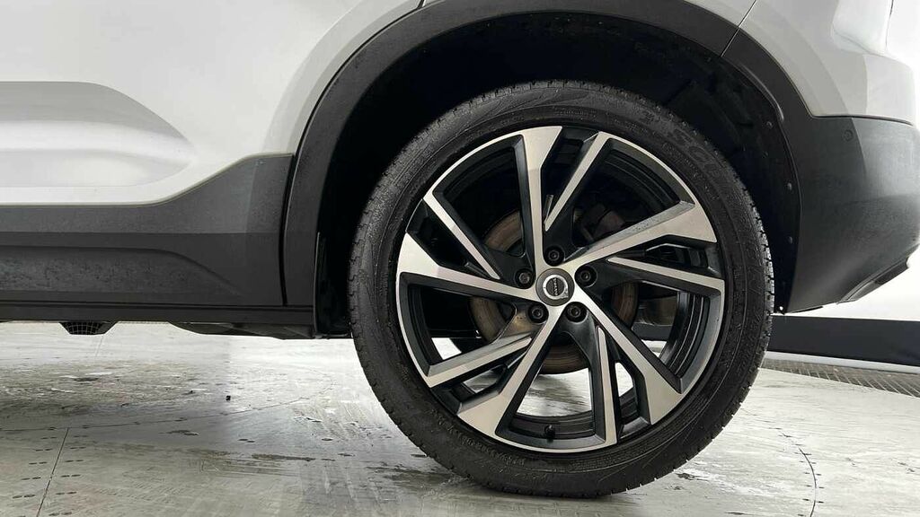 Volvo XC40 R-design Pro, B5 Awd Mild Hybrid Lounge Pack, Sun Silver #4