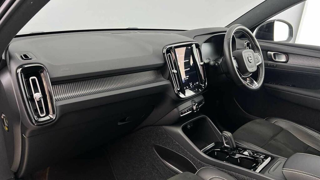 Volvo XC40 R-design Pro, T3 Heated Seats, Power Dr Black #6