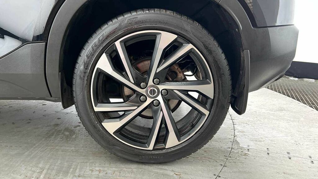 Volvo XC40 R-design Pro, T3 Heated Seats, Power Dr Black #4