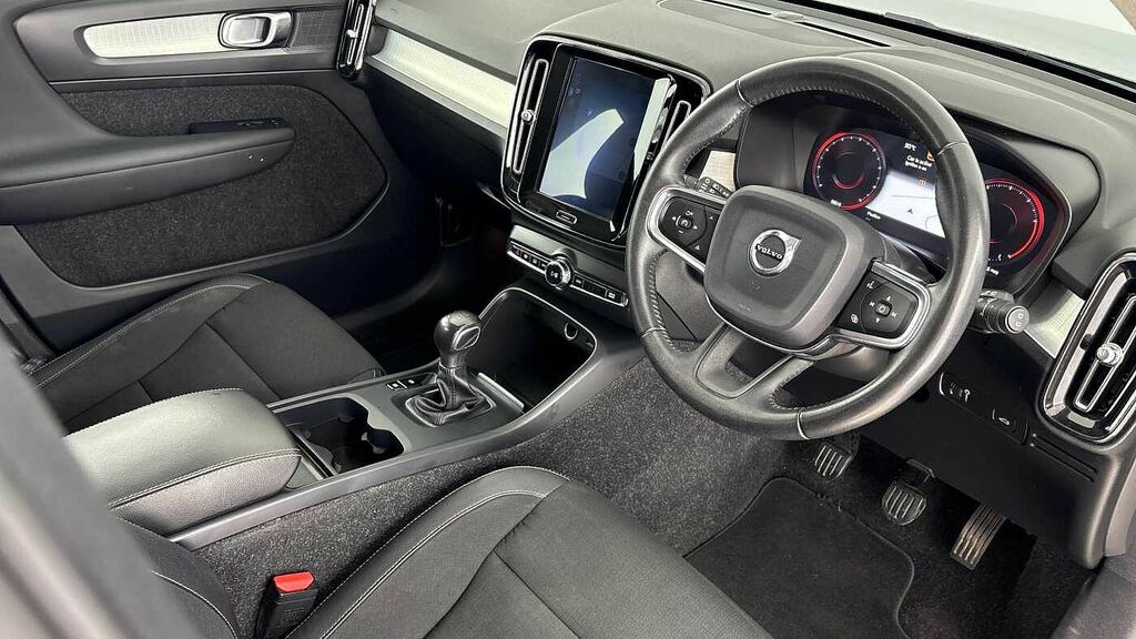 Volvo XC40 T3 Momentum Grey #4