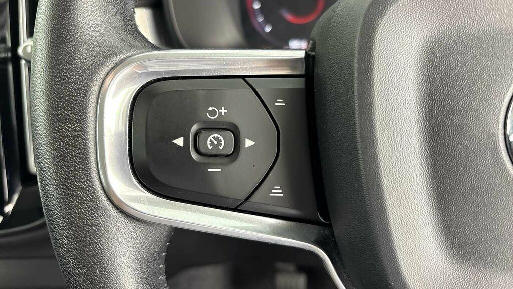 Volvo XC40 T3 R-design Grey #17