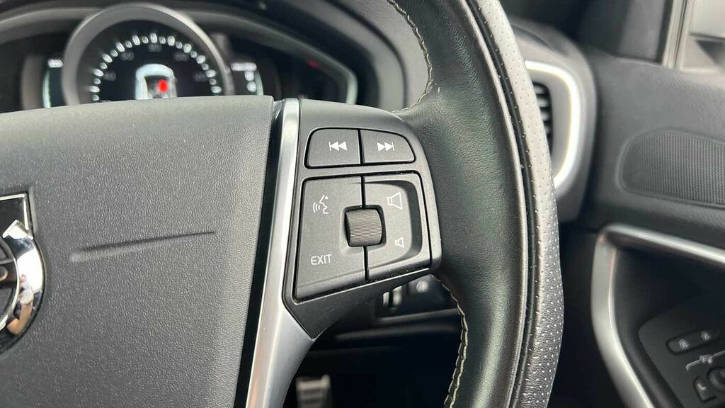 Volvo V40 1.5 V40 Momentum Black #17