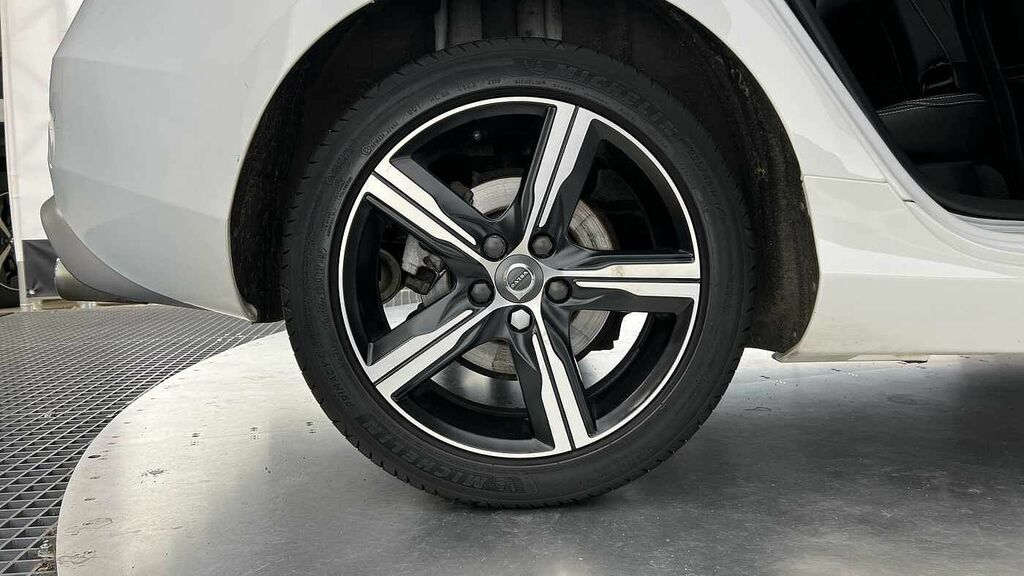 Volvo V40 1.5 V40 Momentum Black #9