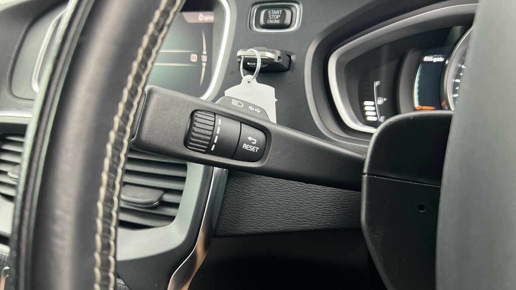 Volvo V40 1.5 V40 Momentum Black #15