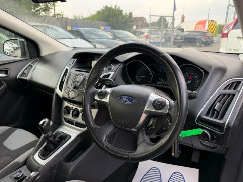 Ford Focus 1.6 Zetec 124 Red #9