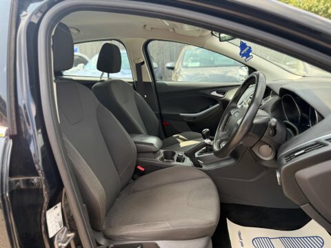 Ford Focus 1.6 Zetec 124 Red #13