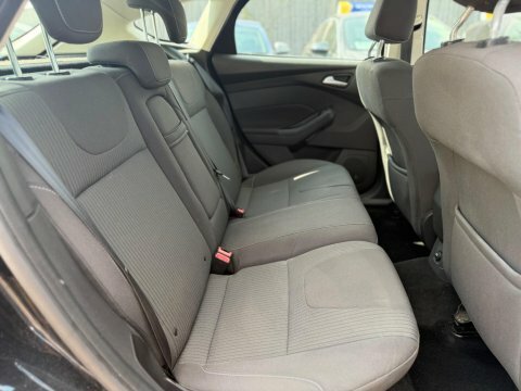 Ford Focus 1.6 Zetec 124 Red #14