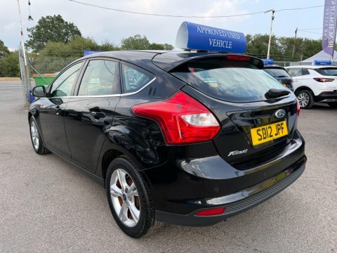 Ford Focus 1.6 Zetec 124 Red #7