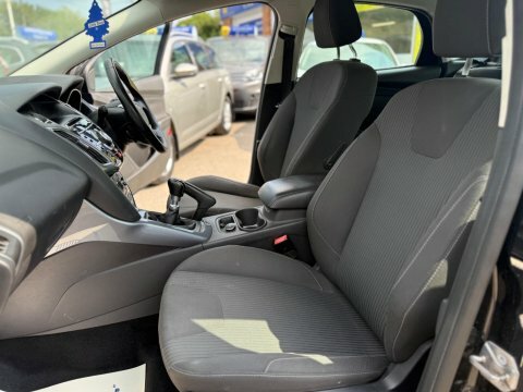 Ford Focus 1.6 Zetec 124 Red #12
