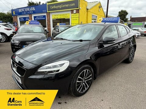Volvo V40 2.0 T2 Momentum Black