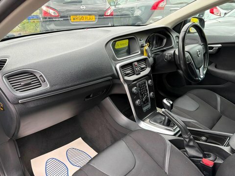 Volvo V40 T2 Momentum Nav Plus Winter Pack Blue #21