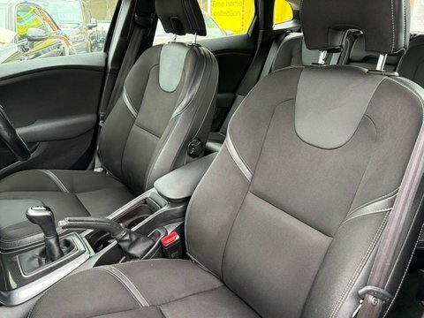 Volvo V40 T2 Momentum Nav Plus Winter Pack Blue #39