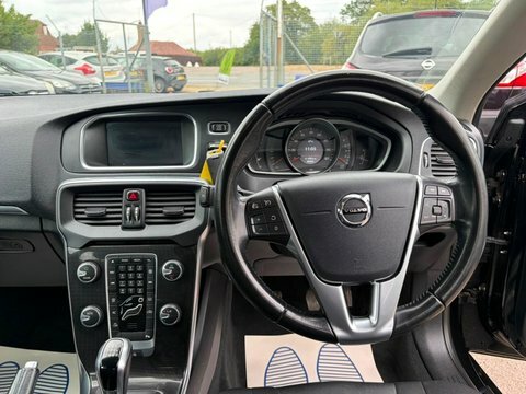 Volvo V40 T2 Momentum Nav Plus Winter Pack Blue #13