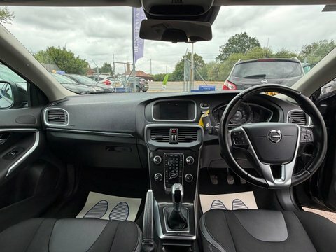 Volvo V40 T2 Momentum Nav Plus Winter Pack Blue #30