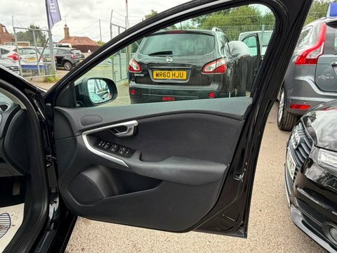 Volvo V40 T2 Momentum Nav Plus Winter Pack Blue #20