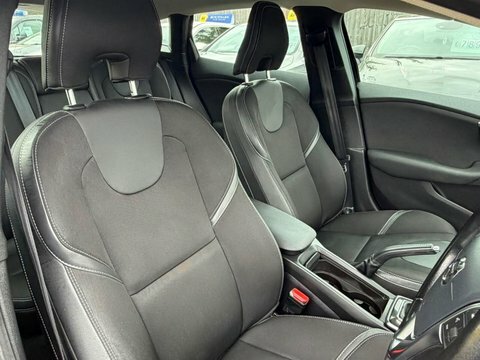 Volvo V40 T2 Momentum Nav Plus Winter Pack Blue #26