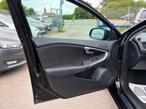 Volvo V40 T2 Momentum Nav Plus Winter Pack Blue #23