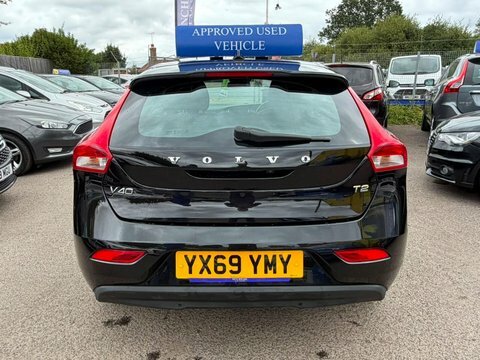 Volvo V40 2.0 T2 Momentum Black #6