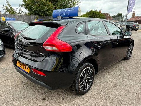 Volvo V40 2.0 T2 Momentum Black #5