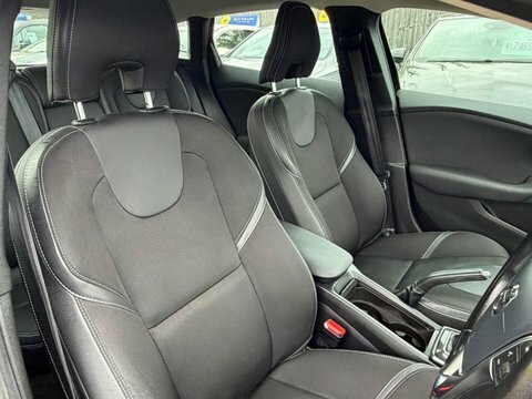 Volvo V40 T2 Momentum Nav Plus Winter Pack Blue #14