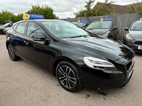 Volvo V40 2.0 T2 Momentum Black #3