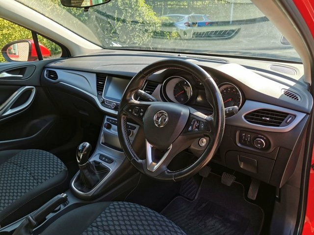 Vauxhall Astra Hatchback Black #8
