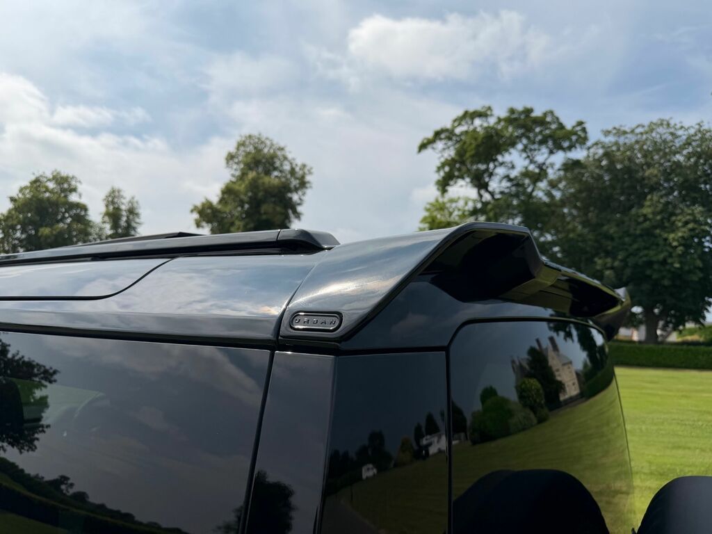 Land Rover Defender 90 D250 X-dynamic Hse - Black #30