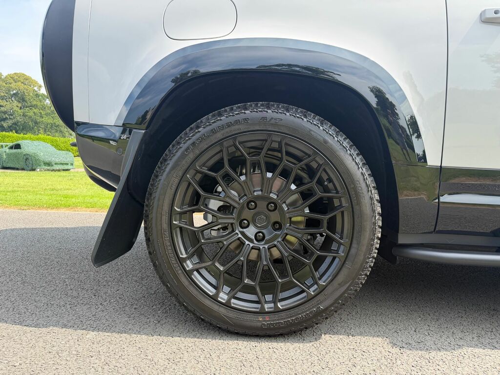 Land Rover Defender 90 D250 X-dynamic Hse - Black #35