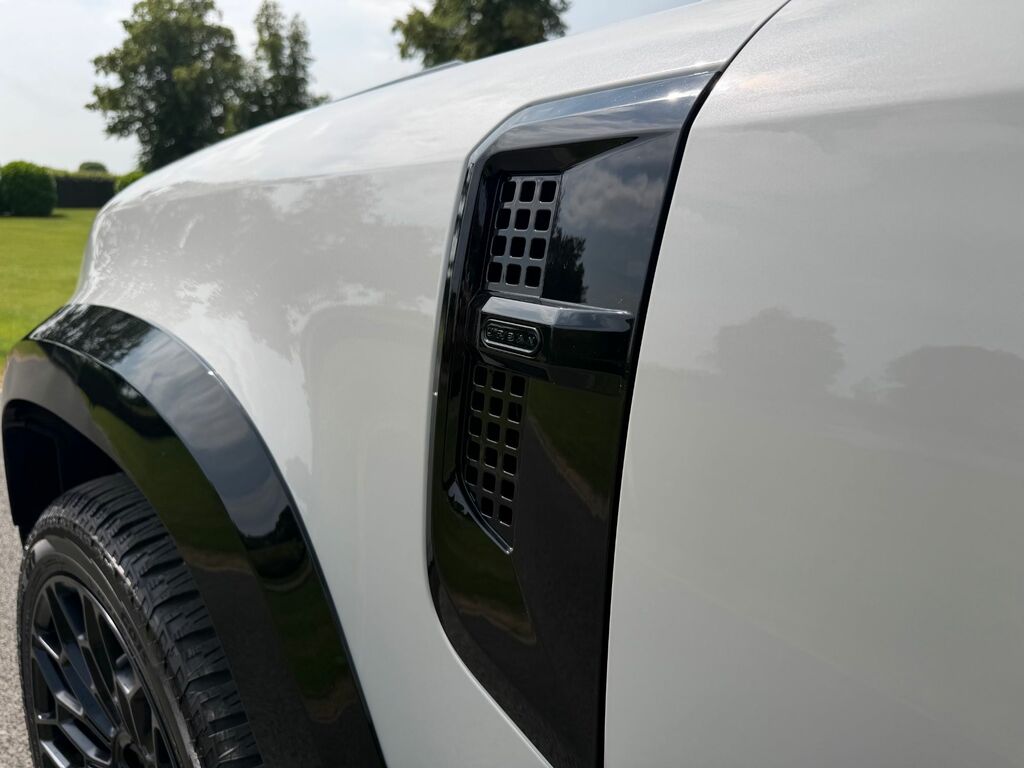 Land Rover Defender 90 D250 X-dynamic Hse - Black #26
