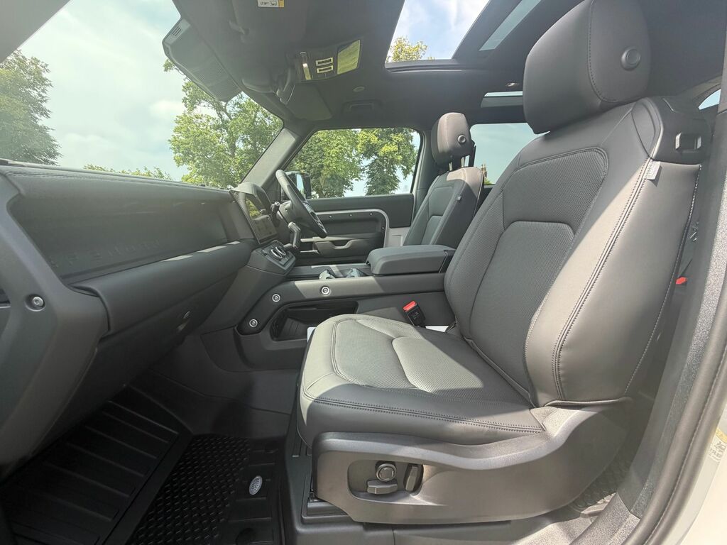 Land Rover Defender 90 D250 X-dynamic Hse - Black #8