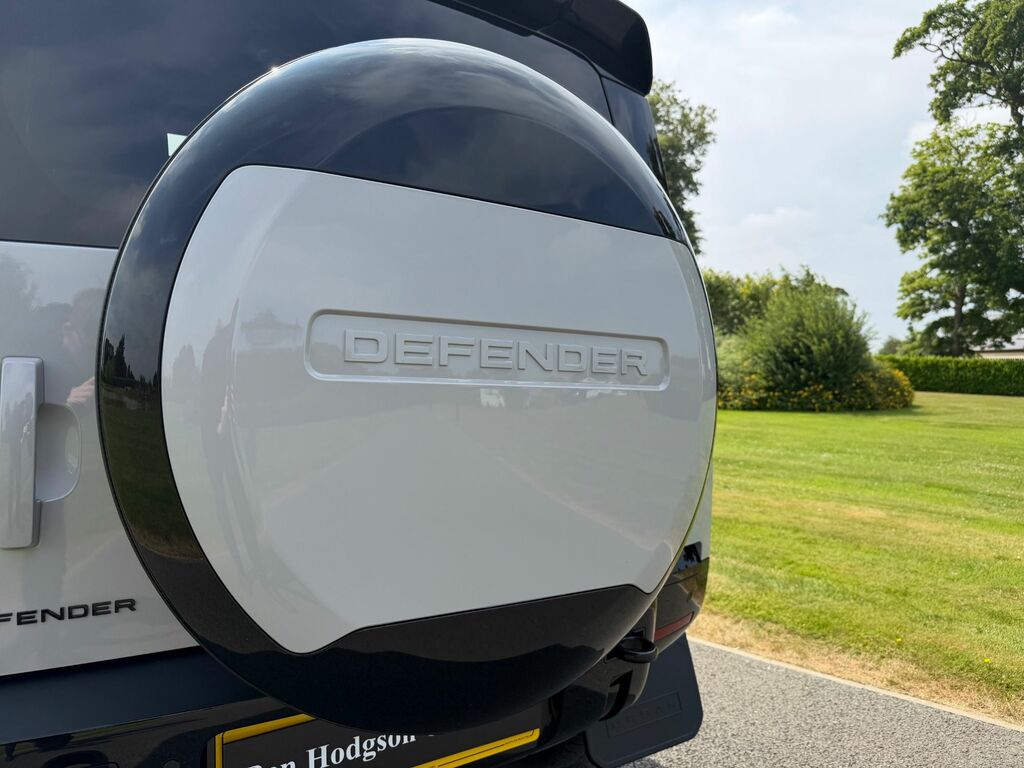 Land Rover Defender 90 D250 X-dynamic Hse - Black #31