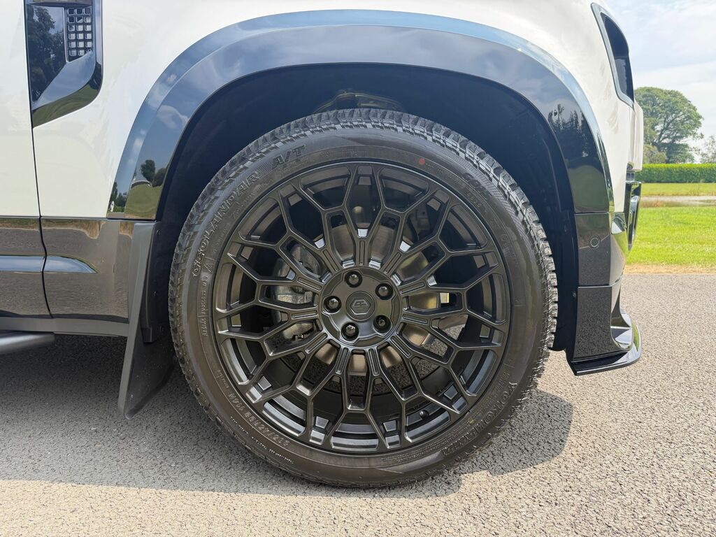 Land Rover Defender 90 D250 X-dynamic Hse - Black #34