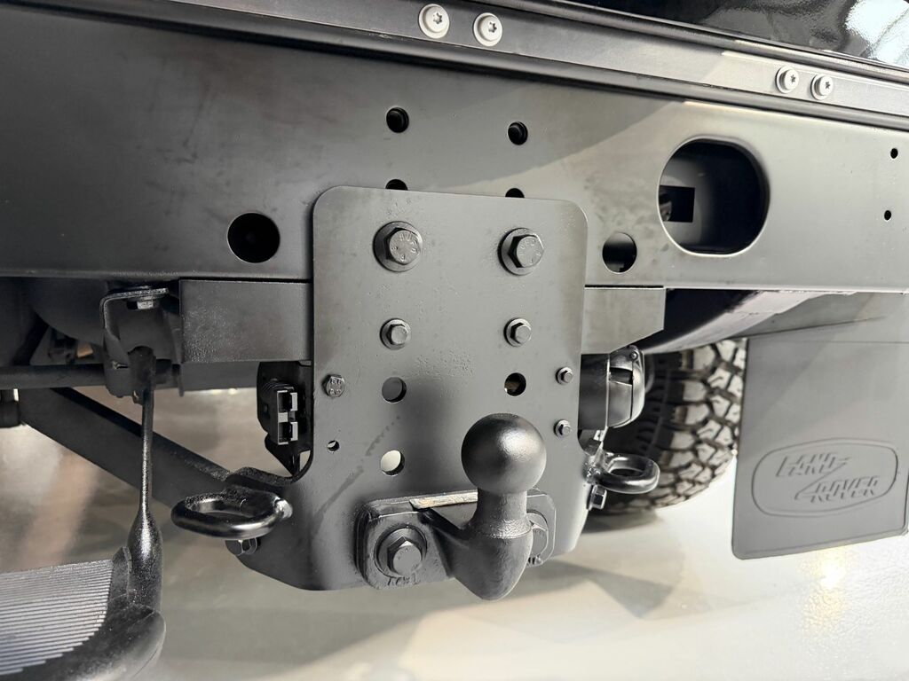 Land Rover Defender 110 110 Unknown U177 White #14