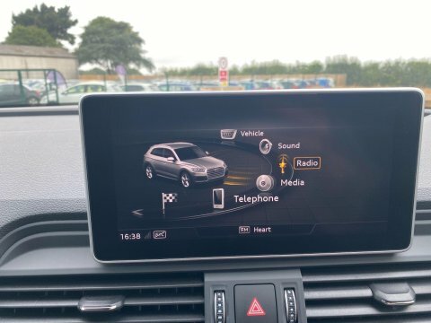 Audi Q5 Sport Black #14