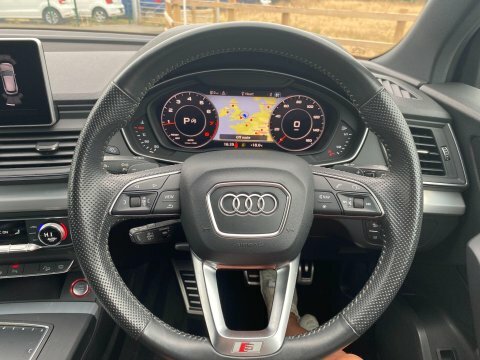 Audi Q5 Sport Black #24