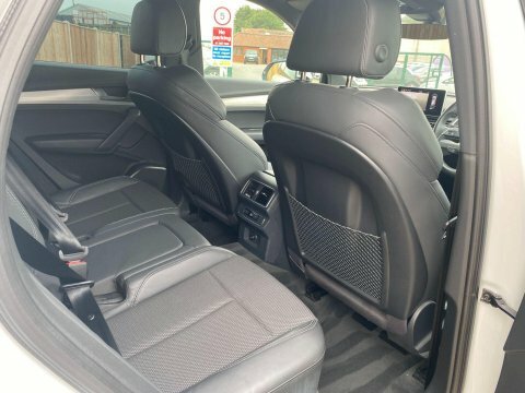 Audi Q5 Sport Black #11