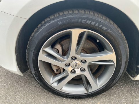 Volvo V40 2.0 D4 Momentum White #4