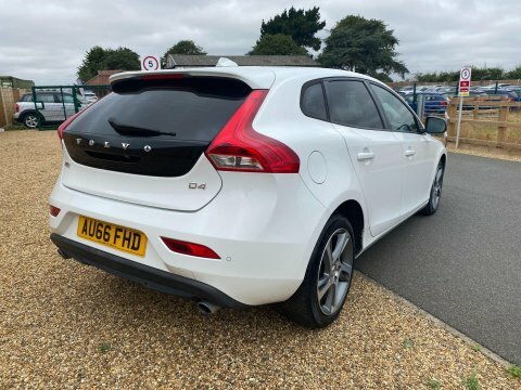 Volvo V40 2.0 D4 Momentum White #6