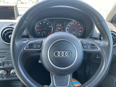 Audi A1 2014 1.4 Tfsi Cod Black Edition Sportback Petr White #20