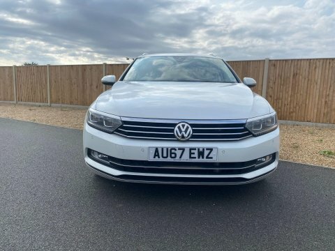 Volkswagen Passat 2.0 Tdi Bluemotion White #3