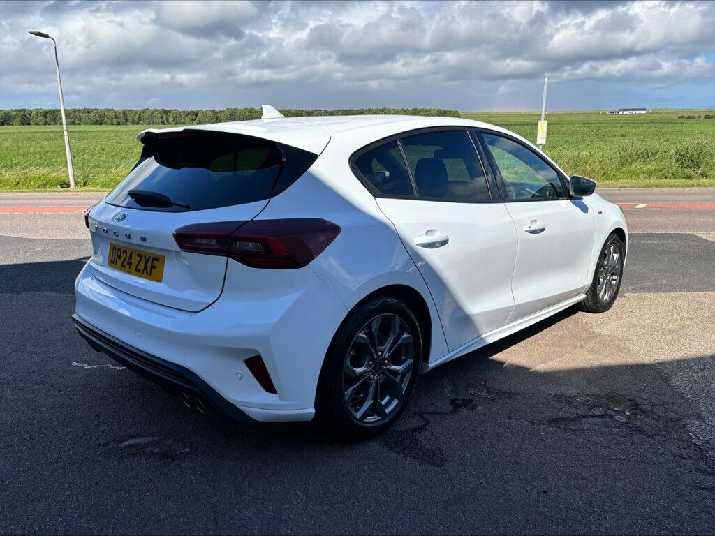 Ford Focus Hatchback 1.0 Focus St-line 1.0L Ecoboost 1 DP24ZXF White #2