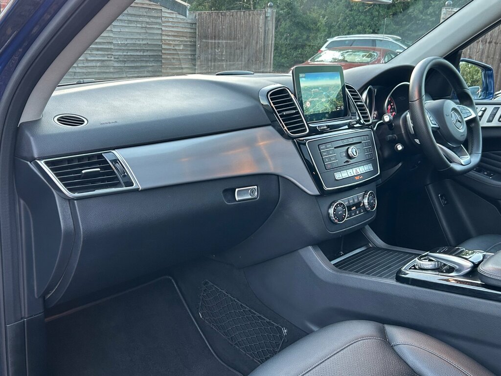 Mercedes-Benz GLE Class 250D 4Matic Amg Line 9G-tronic Black #40