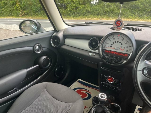 Mini Hatch 1.6 One Hatchback Euro 5 98 Ps WR62XOX Black #2