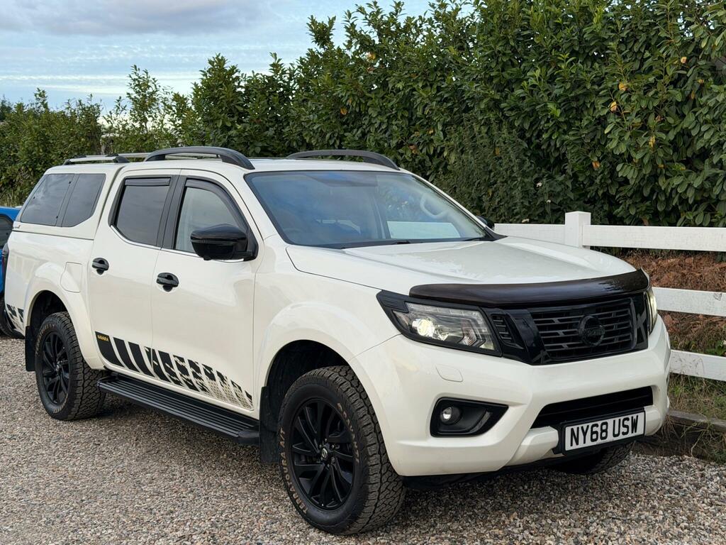 Nissan Navara N-guard White #3
