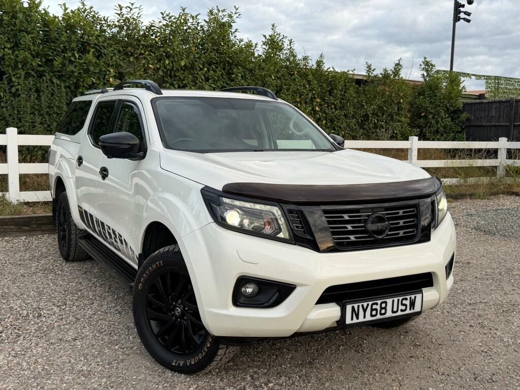 Nissan Navara N-guard White